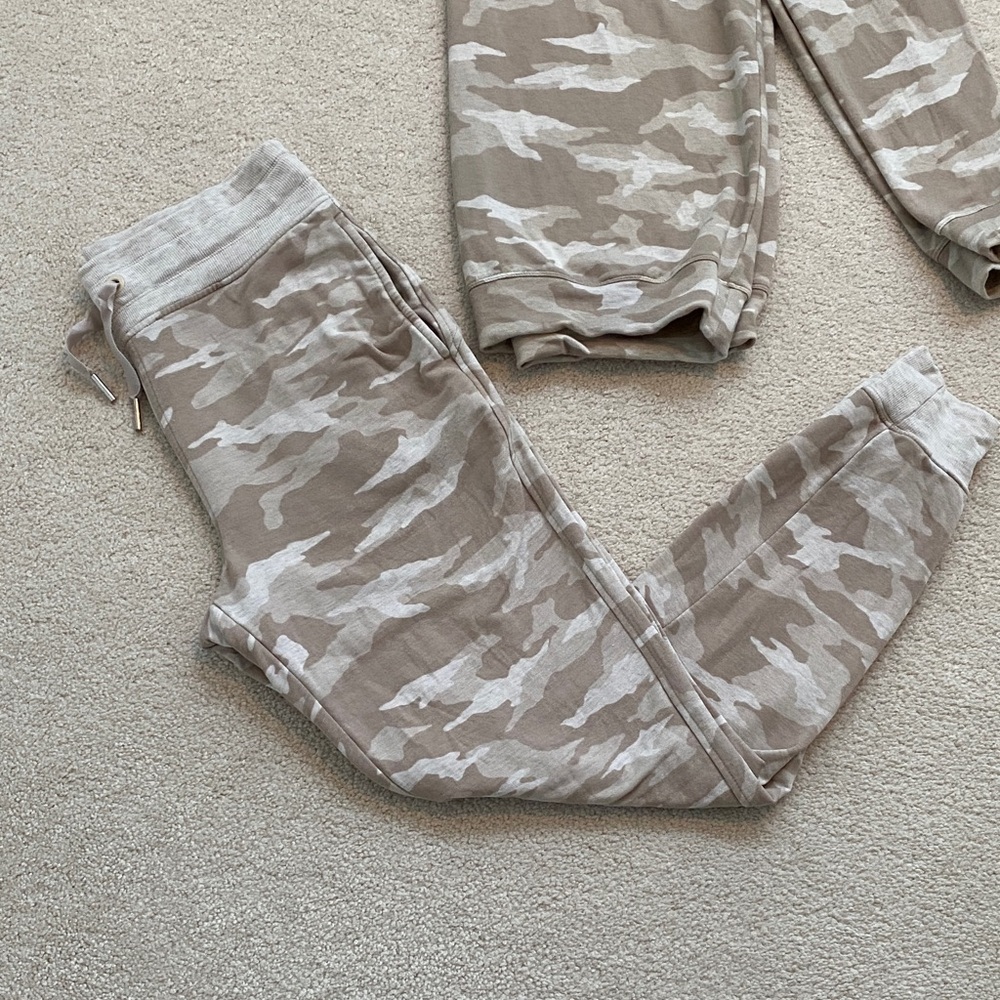 🌸ATHLETA SET Camo Print Jogger Set - Picture 7 of 11